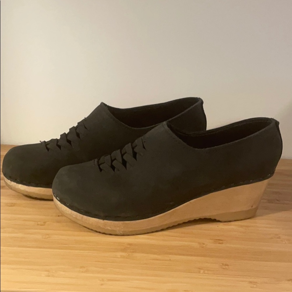 No. 6 Issa Closed Back Clog Mid Wedge 39